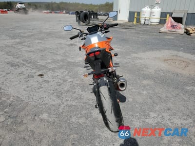 Czwarte zdjęcie samochodu z boku: 2022 KTM 1290 SUPER DUKE R VIN:VBKV39408NM955686 - miniatura