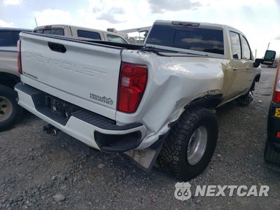 Trzecie zdjęcie samochodu z tyłu: 2021 CHEVROLET SILVERADO K3500 HIGH COUNTRY VIN:1GC4YVEY2MF214299 - miniatura
