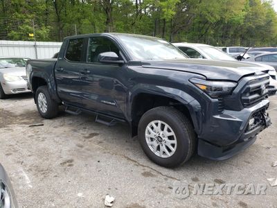 Czwarte zdjęcie samochodu z boku: 2024 TOYOTA TACOMA DOUBLE CAB VIN:3TYLB5JN1RT055036 - miniatura
