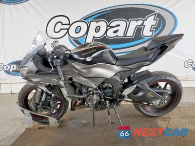 Trzecie zdjęcie samochodu z tyłu: 2023 KAWASAKI ZX636 K VIN:JKBZXJH16PA017689 - miniatura