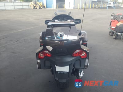 Czwarte zdjęcie samochodu z boku: 2012 CAN-AM SPYDER ROADSTER RT-LTD VIN:2BXJBRC13CV000583 - miniatura