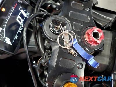 Zdjęcie 8 z 12 samochodu: 2022 YAMAHA YZFR7 VIN:JYARM38E5NA001977 - miniatura