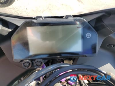 Zdjęcie 7 z 8 samochodu: 2023 YAMAHA YZFR3 A VIN:MH3RH18Y1PK009497 - miniatura