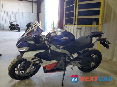 Trzecie zdjęcie samochodu z tyłu: 2023 APRILIA RS 660 VIN:ZD4KSUG04PS001364 - miniatura