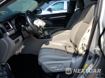 Zdjęcie 7 z 14 samochodu: 2018 TOYOTA HIGHLANDER SE VIN:5TDKZRFH5JS287401 - miniatura