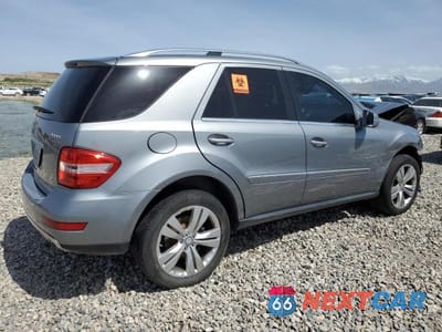 Trzecie zdjęcie samochodu z tyłu: 2011 MERCEDES-BENZ ML 350 4MATIC VIN:4JGBB8GB0BA720836 - miniatura