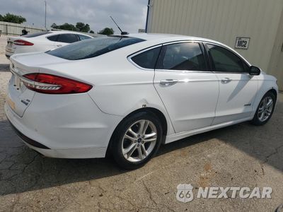 Trzecie zdjęcie samochodu z tyłu: 2018 FORD FUSION SE HYBRID VIN:3FA6P0LU1JR129795 - miniatura