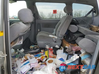 Zdjęcie 11 z 14 samochodu: 2003 TOYOTA SIENNA LE VIN:4T3ZF13C53U553387 - miniatura
