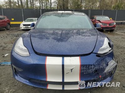 Piąte zdjęcie samochodu w środku: 2019 TESLA MODEL 3 VIN:5YJ3E1EB2KF442460 - miniatura