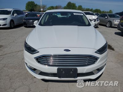 Piąte zdjęcie samochodu w środku: 2017 FORD FUSION SE HYBRID VIN:3FA6P0LU4HR400701 - miniatura