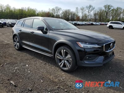Czwarte zdjęcie samochodu z boku: 2024 VOLVO V60 CROSS COUNTRY PLUS VIN:YV4L12WY5R2137629 - miniatura
