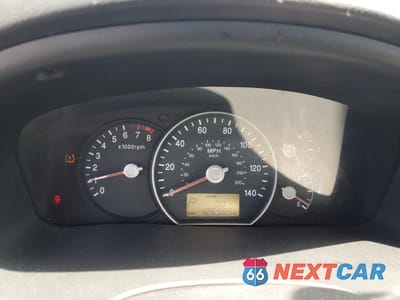Zdjęcie 9 z 13 samochodu: 2009 KIA RONDO BASE VIN:KNAFG528697266291 - miniatura