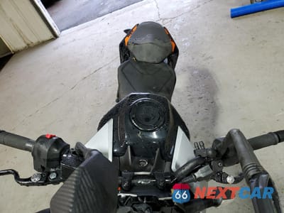 Piąte zdjęcie samochodu w środku: 2021 KTM 390 DUKE VIN:MD2JPJ407MC256912 - miniatura