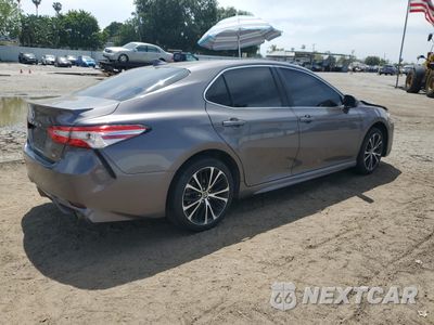 Trzecie zdjęcie samochodu z tyłu: 2020 TOYOTA CAMRY SE VIN:4T1G11AK2LU962018 - miniatura