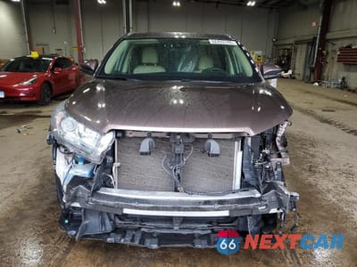 Piąte zdjęcie samochodu w środku: 2019 TOYOTA HIGHLANDER XLE VIN:5TDJZRFH5KS921187 - miniatura