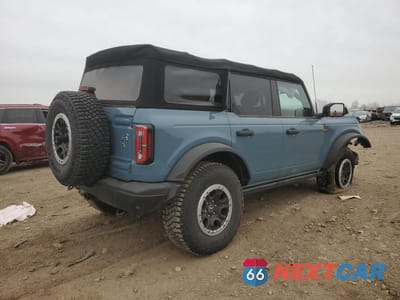 Trzecie zdjęcie samochodu z tyłu: 2022 FORD BRONCO BASE VIN:1FMEE5DP2NLB64542 - miniatura