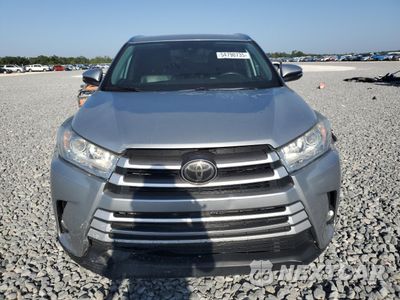 Piąte zdjęcie samochodu w środku: 2018 TOYOTA HIGHLANDER SE VIN:5TDKZRFH9JS543197 - miniatura