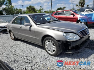 Czwarte zdjęcie samochodu z boku: 2003 MERCEDES-BENZ S 430 VIN:WDBNG70J93A351831 - miniatura