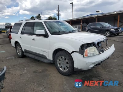 Czwarte zdjęcie samochodu z boku: 2003 LINCOLN NAVIGATOR VIN:5LMFU28R83LJ13770 - miniatura
