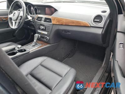 Zdjęcie 8 z 12 samochodu: 2012 MERCEDES-BENZ C 300 4MATIC VIN:WDDGF8BB1CR197616 - miniatura