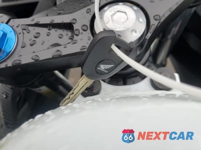 Zdjęcie 8 z 10 samochodu: 2021 HONDA CBR500 RA VIN:MLHPC6254M5200824 - miniatura