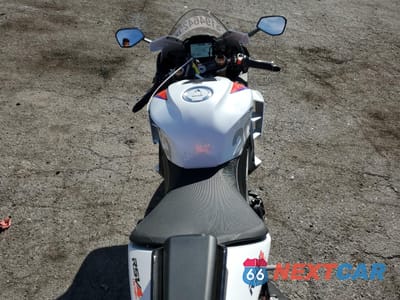 Zdjęcie 6 z 10 samochodu: 2023 APRILIA RSV4 FACTORY VIN:ZD4KYUB02PS000817 - miniatura