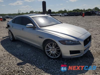 Czwarte zdjęcie samochodu z boku: 2016 JAGUAR XF PRESTIGE VIN:SAJBK4BVXGCY11401 - miniatura