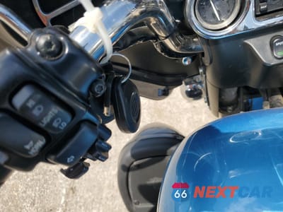 Zdjęcie 8 z 9 samochodu: 2011 HARLEY-DAVIDSON FLHTK VIN:1HD1KEM16BB622574 - miniatura