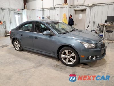 Czwarte zdjęcie samochodu z boku: 2012 CHEVROLET CRUZE LT VIN:1G1PG5SC7C7268062 - miniatura