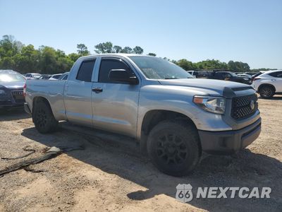 Czwarte zdjęcie samochodu z boku: 2021 TOYOTA TUNDRA DOUBLE CAB SR VIN:5TFRY5F1XMX281184 - miniatura