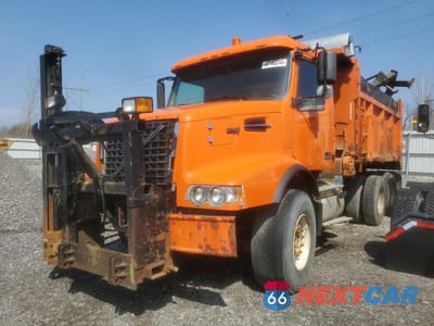 Drugie zdjęcie samochodu z przodu: 2006 VOLVO VHD DUMP TRUCK VIN:4V5KC9GG36N414294 - miniatura