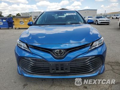 Piąte zdjęcie samochodu w środku: 2020 TOYOTA CAMRY LE VIN:4T1C11AK3LU308420 - miniatura
