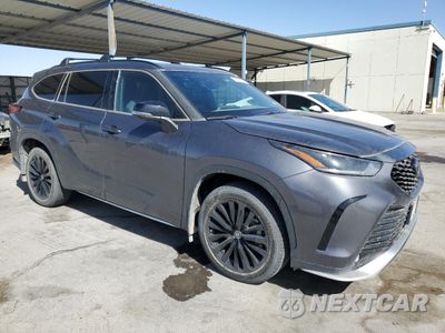 Czwarte zdjęcie samochodu z boku: 2023 TOYOTA HIGHLANDER L VIN:5TDKDRAH7PS508060 - miniatura