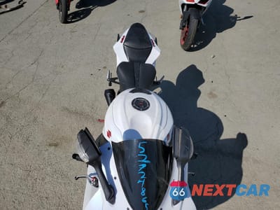 Piąte zdjęcie samochodu w środku: 2017 SUZUKI GSX-R750 VIN:JS1GR7MA7H2101269 - miniatura