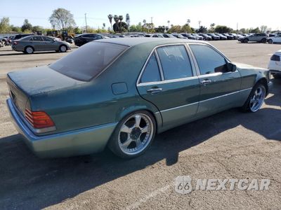 Trzecie zdjęcie samochodu z tyłu: 1993 MERCEDES-BENZ 300 SE VIN:WDBGA32E8PA125613 - miniatura