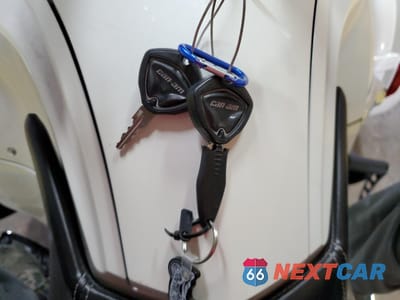 Zdjęcie 8 z 9 samochodu: 2014 CAN-AM SPYDER ROADSTER RT VIN:2BXNBDD12EV008700 - miniatura