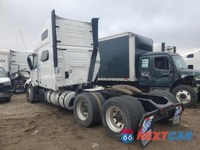 Trzecie zdjęcie samochodu z tyłu: 2021 VOLVO VNL SEMI TRUCK VIN:4V4NC9EH6MN281346 - miniatura