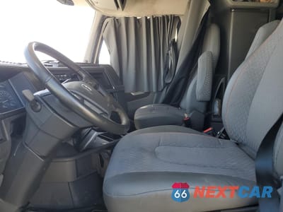 Piąte zdjęcie samochodu w środku: 2025 VOLVO VNL SEMI TRUCK VIN:4V4NC9EH0SN674658 - miniatura