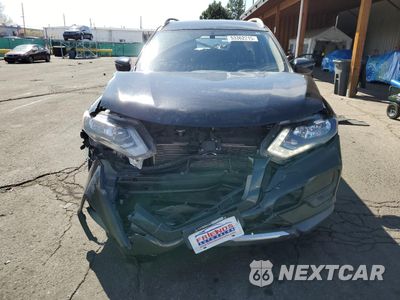 Piąte zdjęcie samochodu w środku: 2017 NISSAN ROGUE S VIN:KNMAT2MV5HP573167 - miniatura