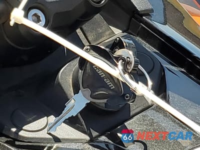 Zdjęcie 8 z 9 samochodu: 2015 CAN-AM SPYDER ROADSTER F3 VIN:2BXRDDD26FV003957 - miniatura