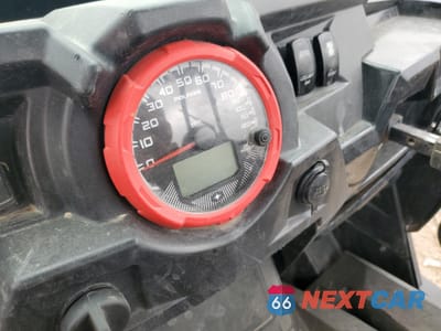 Zdjęcie 8 z 11 samochodu: 2014 POLARIS RZR 1000 XP EPS VIN:4XAST1EA3EF362276 - miniatura