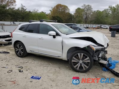 Czwarte zdjęcie samochodu z boku: 2023 VOLVO XC60 PLUS VIN:YV4L12RN6P1205313 - miniatura