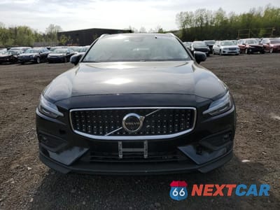 Piąte zdjęcie samochodu w środku: 2024 VOLVO V60 CROSS COUNTRY PLUS VIN:YV4L12WY5R2137629 - miniatura
