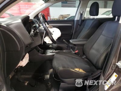 Zdjęcie 7 z 15 samochodu: 2016 MITSUBISHI OUTLANDER SE VIN:JA4AZ3A3XGZ065572 - miniatura
