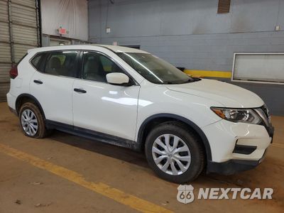 Czwarte zdjęcie samochodu z boku: 2017 NISSAN ROGUE SV VIN:5N1AT2MV5HC812705 - miniatura
