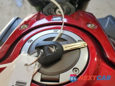 Zdjęcie 8 z 10 samochodu: 2019 HONDA CB650 RA VIN:MLHRH0258K5000078 - miniatura