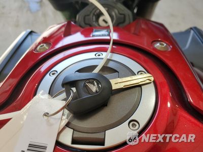 Zdjęcie 8 z 10 samochodu: 2019 HONDA CB650 RA VIN:MLHRH0258K5000078 - miniatura