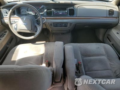 Zdjęcie 8 z 14 samochodu: 2004 FORD CROWN VICTORIA VIN:2FAFP73W84X121726 - miniatura