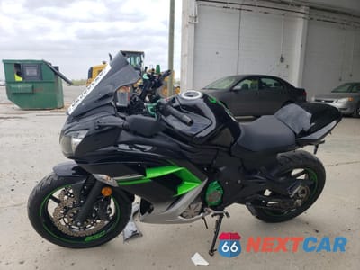 Trzecie zdjęcie samochodu z tyłu: 2016 KAWASAKI EX650 F VIN:JKAEXEF1XGDA29729 - miniatura