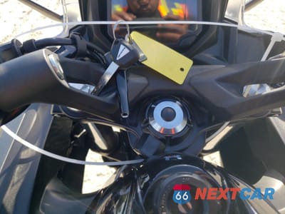 Zdjęcie 8 z 10 samochodu: 2023 KAWASAKI EX650 R VIN:ML5EXER17PDA89950 - miniatura